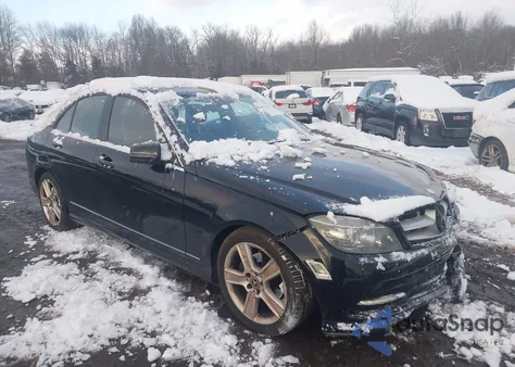 2011 Mercedes-Benz C 300 Sport 4Matic z USA, uszkodzony, nr VIN WDDGF8BB5BR144691